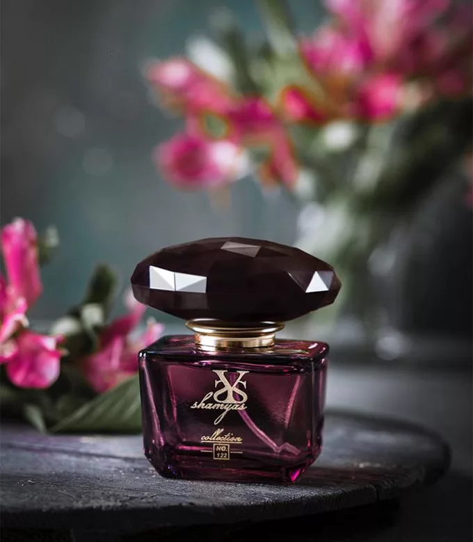 عطر مینیاتوری ادوپرفیوم رایحه ورساچه کریستال نویر طبع شیرین و گرم گلی برند شمیاس 30 میل